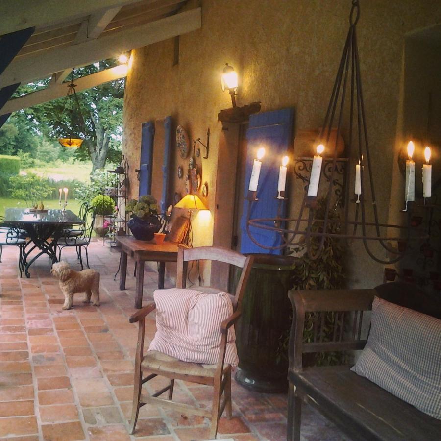 Les Hotes Des Guillemets Laglorieuse ภายนอก รูปภาพ